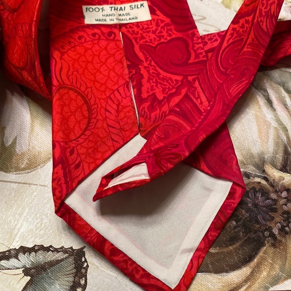 RED 100% Thai Silk tie Made in  Thailand 4” x 54” Vintage - Picture 3 of 7